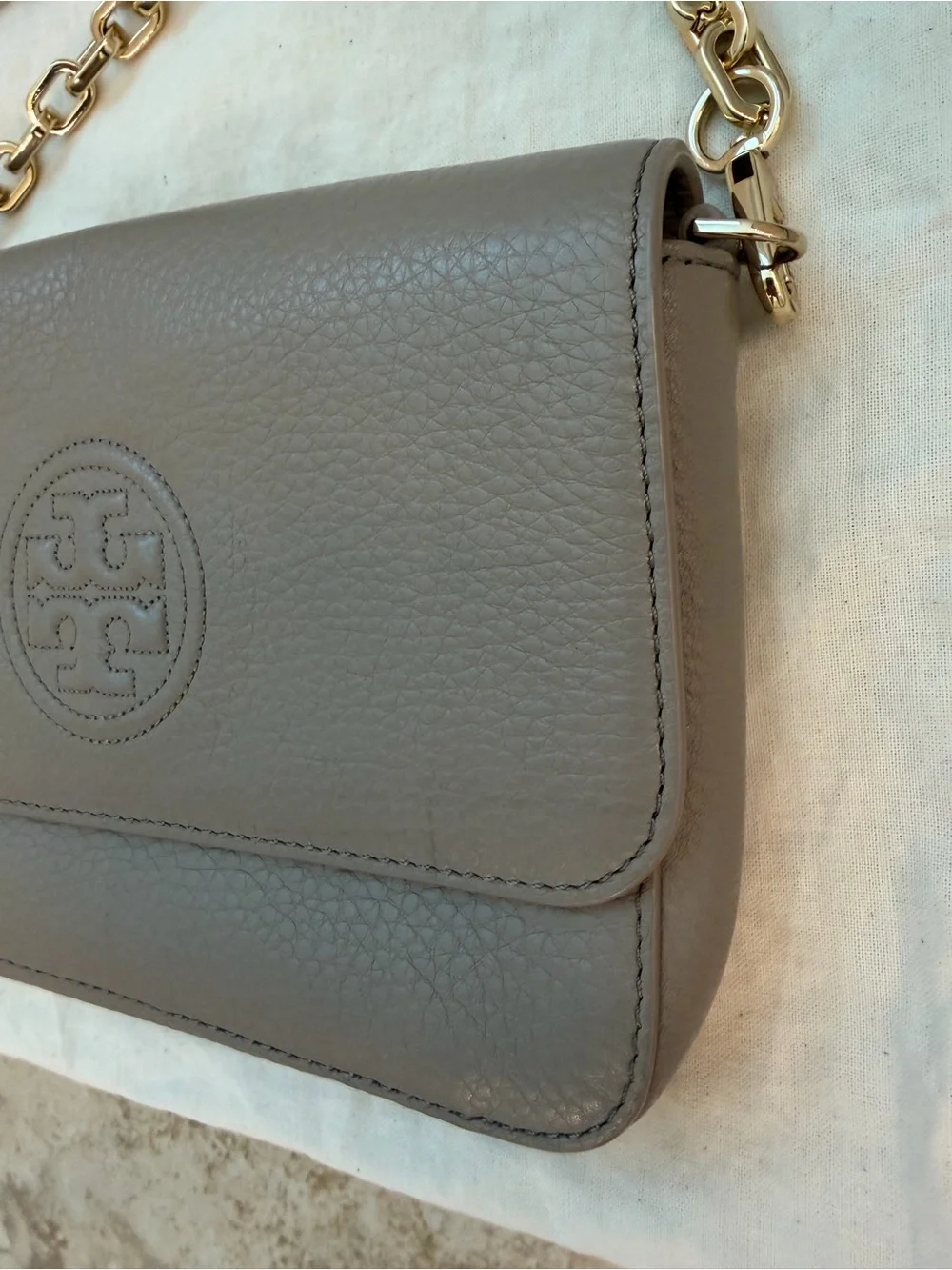 Tory Burch Amanda Gray Leather Logo Crossbody Chain Bag